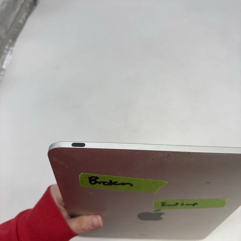 Apple iPad 1st Gen. 64GB, Wi-Fi, 9.7in Silver For Parts Repair Only
